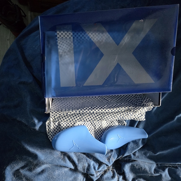 Jordan Athletic Shoes - White and Navy - Picture 6 of 8